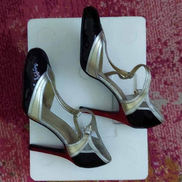 Oh...Deer! Jamocha Black Sequin Red Suede heel - Picture 6 of 10